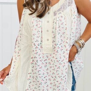 POL Ivory Floral Button-Down Sleeveless Blouse